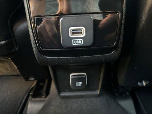 Certified 2025 Jeep Compass Latitude image 32