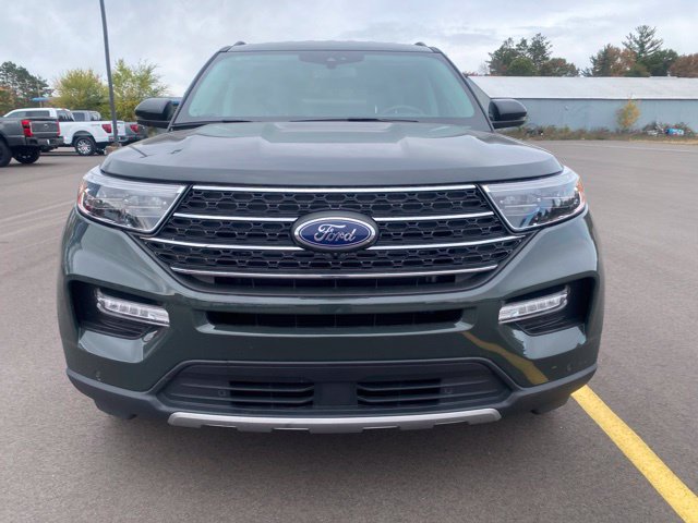 Used 2024 Ford Explorer XLT w/ Equipment Group 202A AWD/4WD image 8