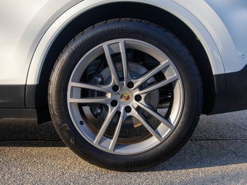 Certified 2024 Porsche Cayenne image 15