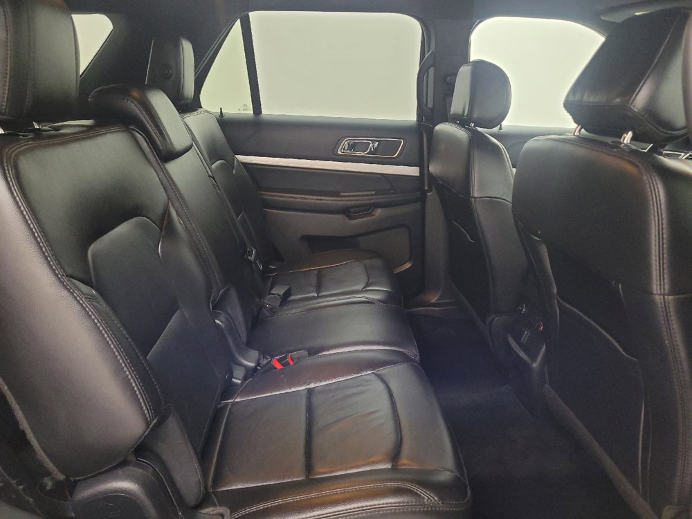 Used 2017 Ford Explorer XLT w/ Equipment Group 202A FWD image 19