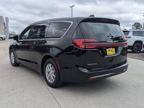 New 2026 Chrysler Pacifica Select FWD image 1