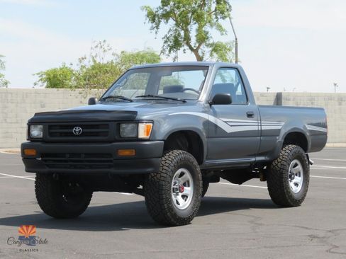 Used 1992 Toyota Pickup Deluxe AWD/4WD image 5