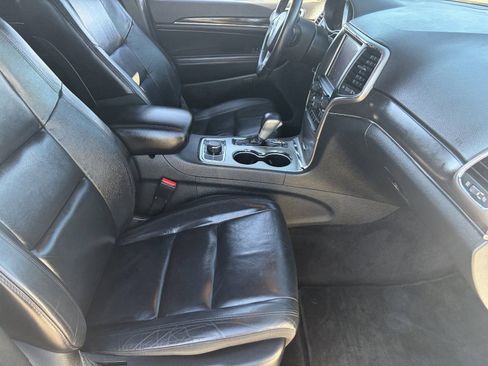 Used 2018 Jeep Grand Cherokee Limited image 12
