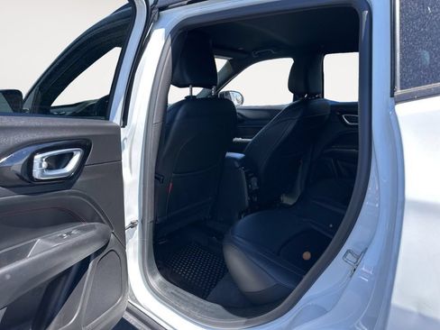 Used 2025 Jeep Compass Trailhawk AWD/4WD image 21