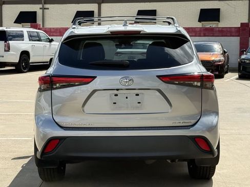 Used 2021 Toyota Highlander XLE AWD/4WD image 5