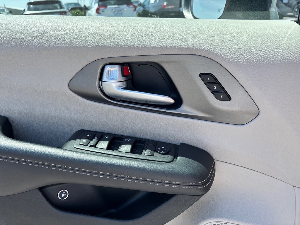 Used 2023 Chrysler Pacifica Touring-L FWD image 17