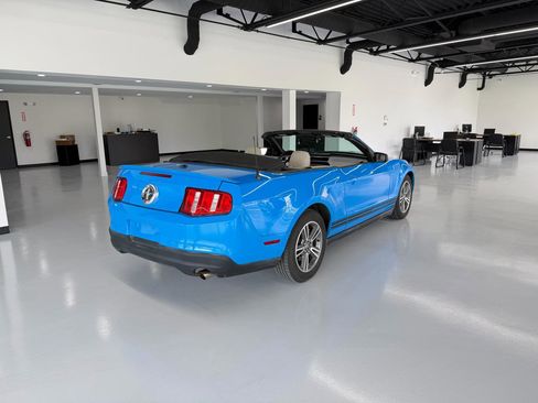 Used 2010 Ford Mustang Premium RWD image 5