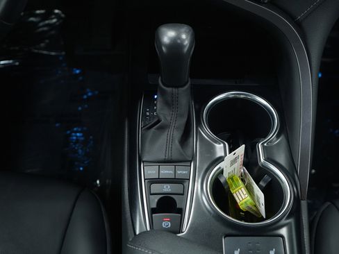 Used 2020 Toyota Camry XSE image 16