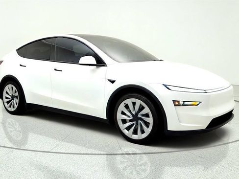 Used 2026 Tesla Model Y AWD image 3