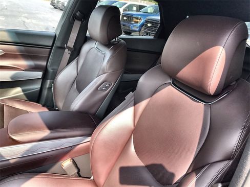 Used 2024 Genesis GV70 2.5T w/ Advanced Package image 11