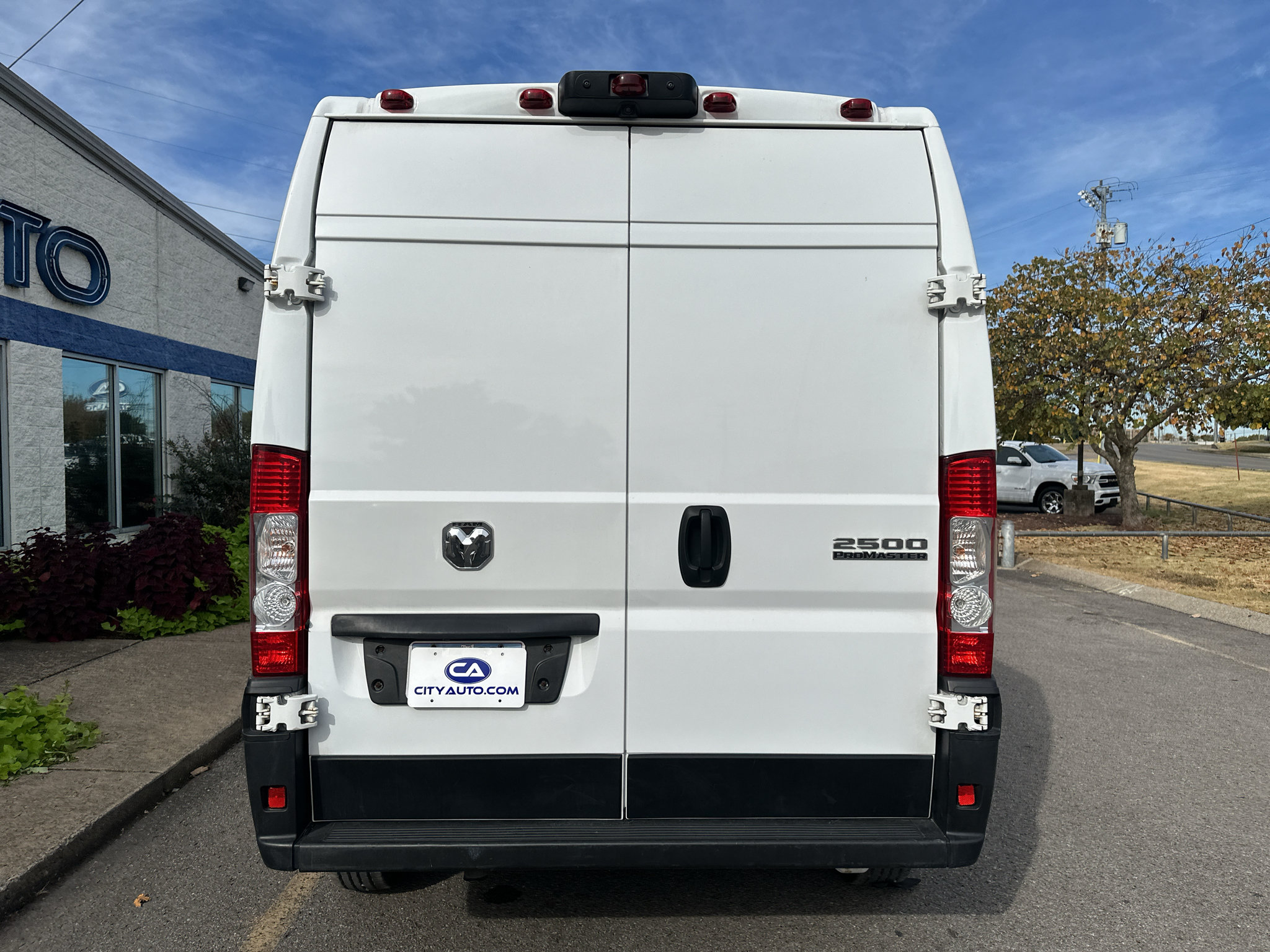 Used 2025 RAM ProMaster 2500 w/ Convenience Group FWD image 5