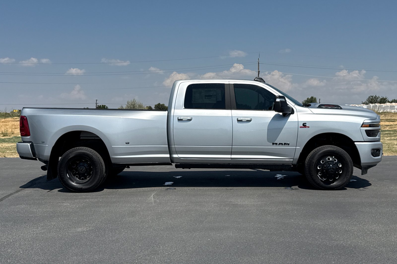 New 2026 RAM 3500 Laramie AWD/4WD image 10