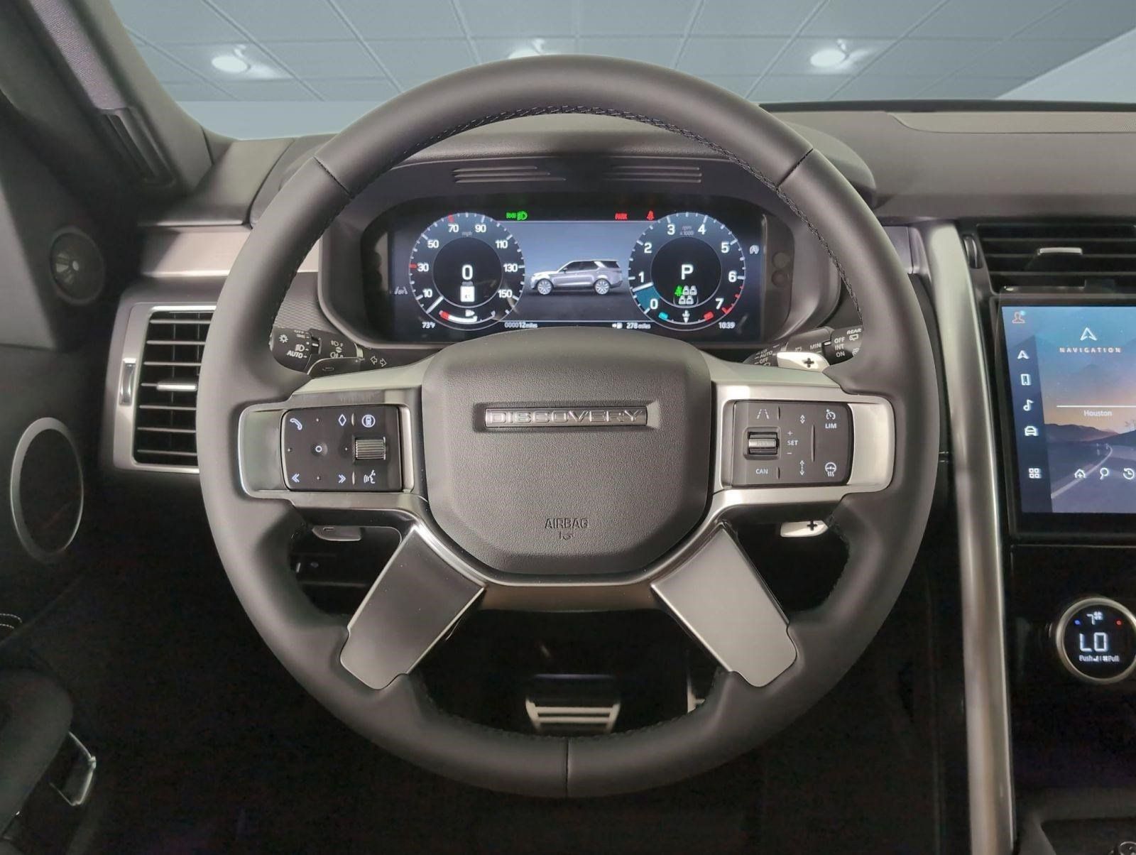 Used 2025 Land Rover Discovery Dynamic SE AWD/4WD image 14