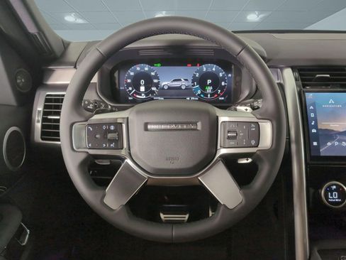 Used 2025 Land Rover Discovery Dynamic SE AWD/4WD image 14