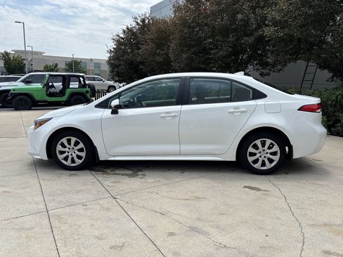 Used 2025 Toyota Corolla LE FWD image 9