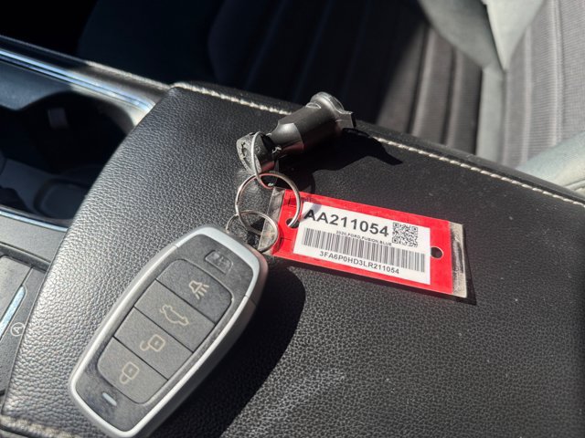 Used 2020 Ford Fusion SE FWD image 17