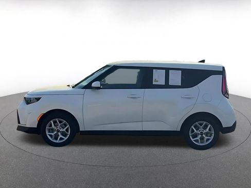 Used 2025 Kia Soul LX w/ LX Technology Package FWD image 9