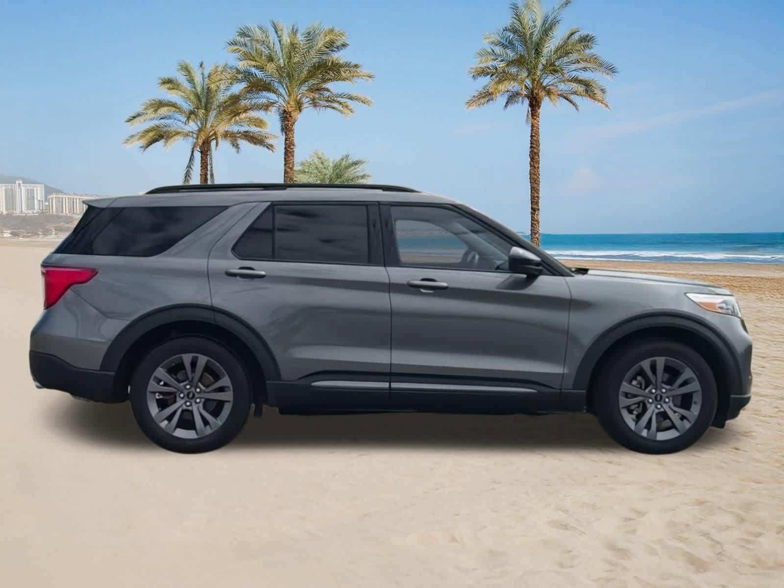 Used 2023 Ford Explorer XLT w/ Equipment Group 202A RWD image 9