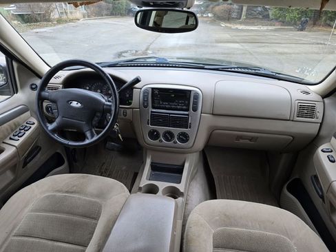 Used 2004 Ford Explorer XLT image 16