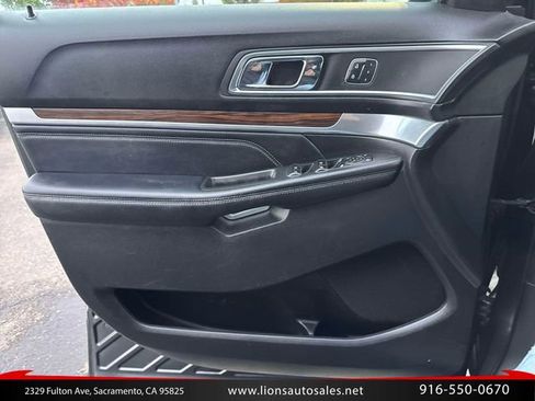 Used 2017 Ford Explorer Limited w/ Equipment Group 301A FWD image 19