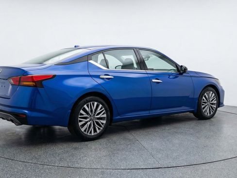 Used 2025 Nissan Altima 2.5 SV FWD image 9