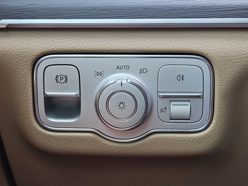 Used 2024 Mercedes-Benz GLS 450 4MATIC image 19