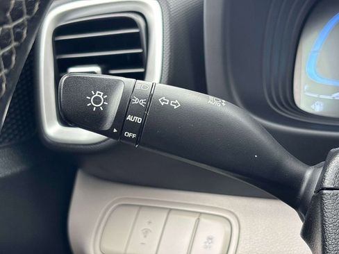 Used 2024 Hyundai Venue SEL image 28