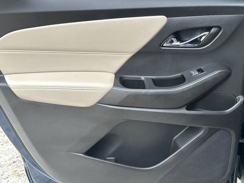 Used 2023 Chevrolet Traverse LT image 22