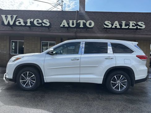 Used 2018 Toyota Highlander XLE w/ Protection Package #3 AWD/4WD image 2