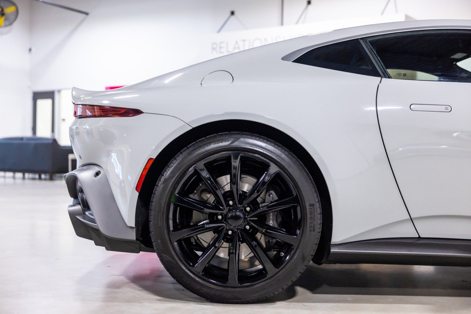 Used 2023 Aston Martin V8 Vantage Coupe RWD image 23