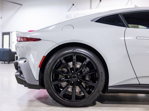Used 2023 Aston Martin V8 Vantage Coupe RWD image 23