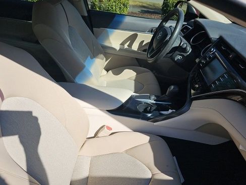 Used 2018 Toyota Camry LE image 12
