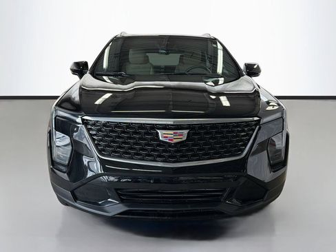 Used 2025 Cadillac XT4 Premium Luxury FWD image 2