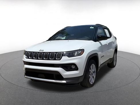 Used 2025 Jeep Compass Limited AWD/4WD image 4