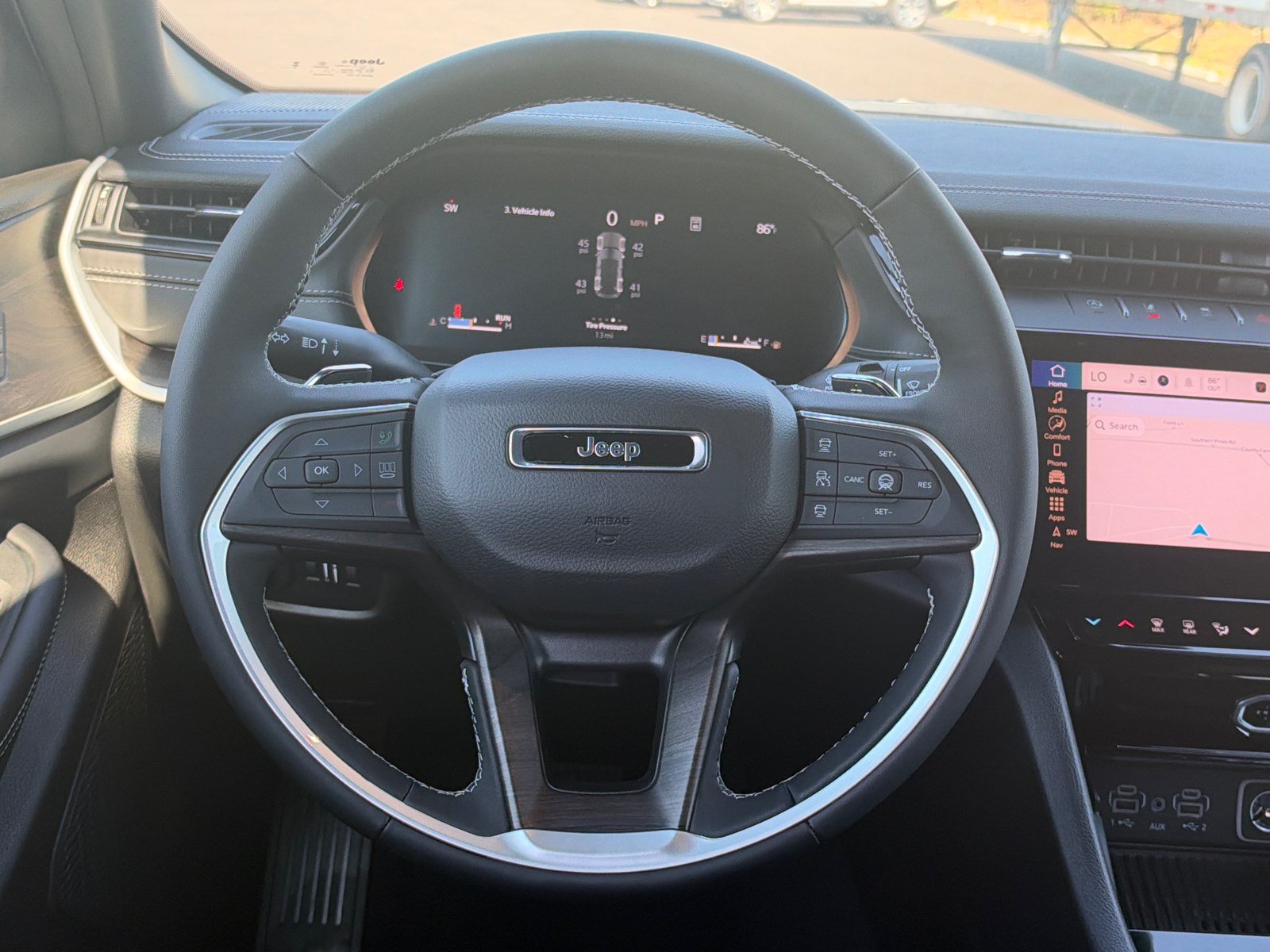 New 2027 Jeep Grand Cherokee Limited AWD/4WD image 24