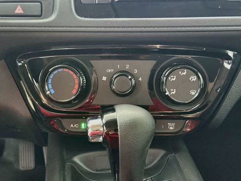 Used 2021 Honda HR-V LX image 14