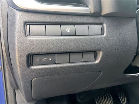 Used 2022 Nissan Rogue SV AWD/4WD image 35