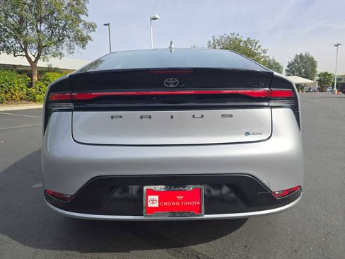 Used 2025 Toyota Prius XLE image 14