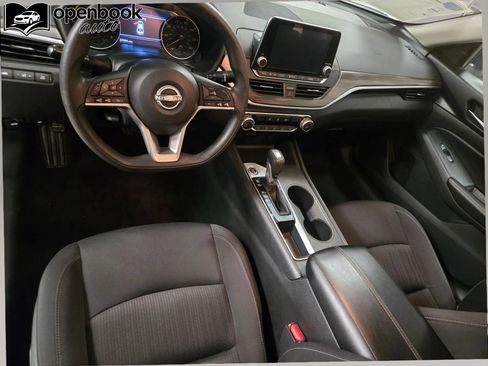 Used 2025 Nissan Altima 2.5 SV FWD image 9