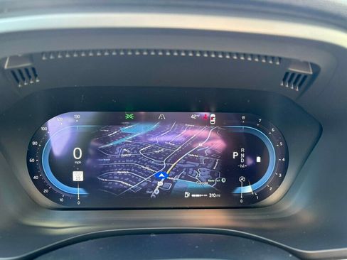 Used 2023 Volvo XC60 B5 Plus image 30