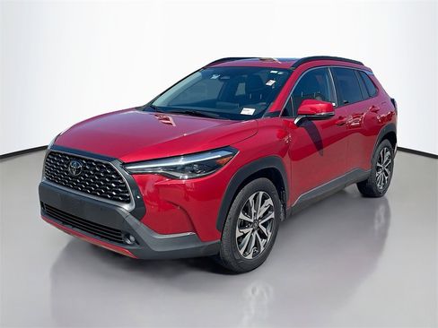 Used 2023 Toyota Corolla Cross XLE image 3
