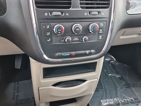 Used 2013 Dodge Grand Caravan SE FWD image 16