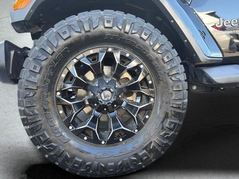 Used 2024 Jeep Gladiator Willys image 15