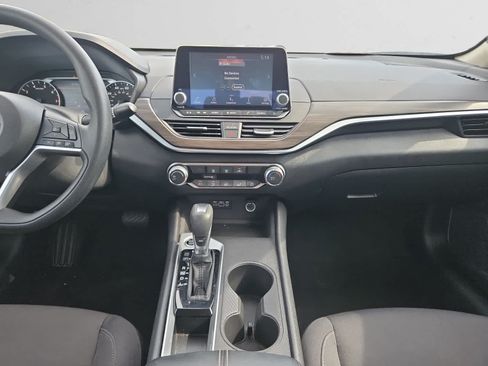 Used 2025 Nissan Altima 2.5 SV FWD image 10
