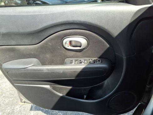 Used 2017 Kia Soul FWD image 22