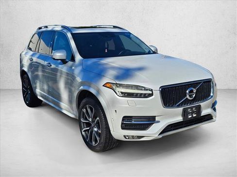 Used 2017 Volvo XC90 T6 Momentum w/ Vision Package image 3