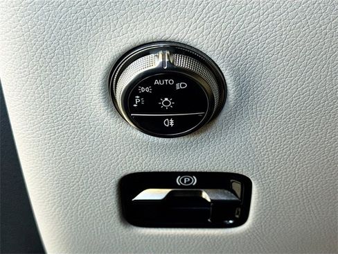 Certified 2025 Mercedes-Benz GLC 300 4MATIC image 10