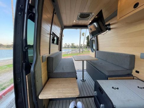 Used 2021 Mercedes-Benz Sprinter 2500 image 33