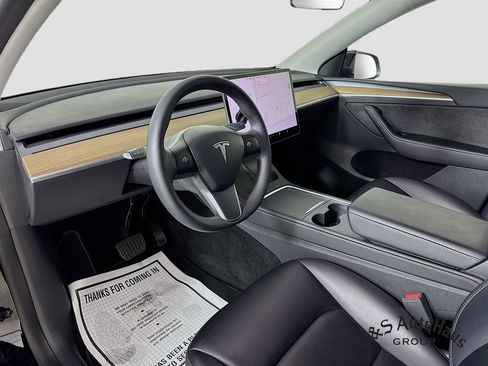 Used 2023 Tesla Model Y Long Range image 9