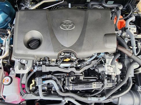 Used 2025 Toyota Camry SE image 25